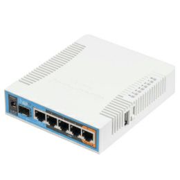 Mikrotik RB962UiGS-5HacT2HnT, hAP ac 720MHz CPU, 128MB RAM, 5×G-LAN, (2.4Ghz/5Ghz) 802.11b/g/n/ac, 3 chain, integrire antene, SFP, USB, plastično kućište, PSU, RouterOS L4